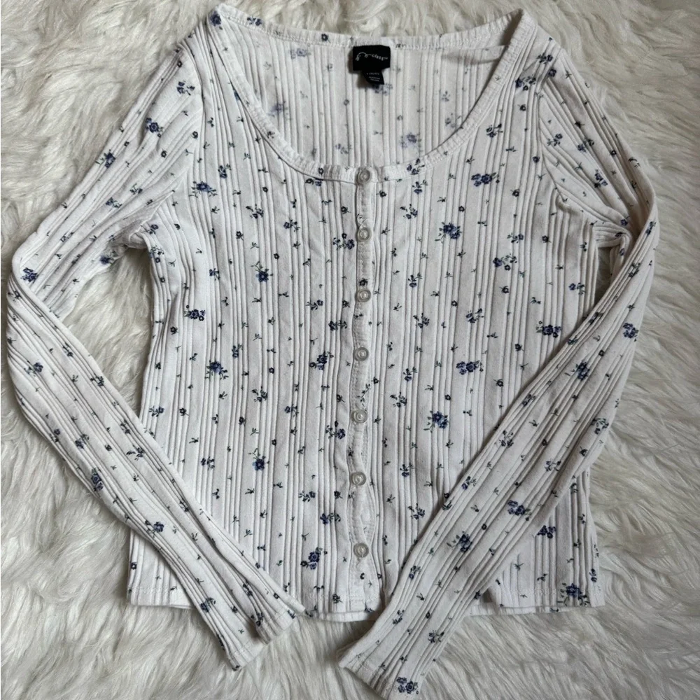 Floral Button-Down Sleepwear Top - Picture 7 of 7